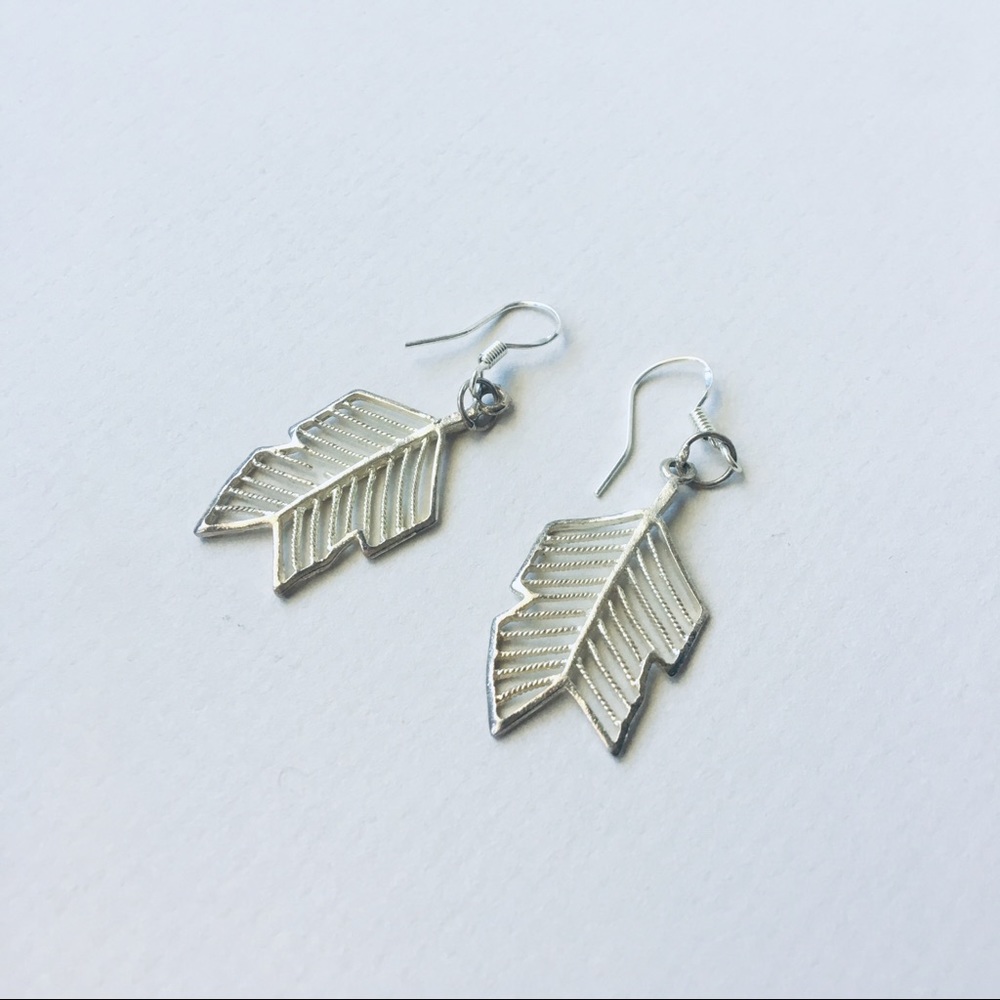Silver hook leaf earring